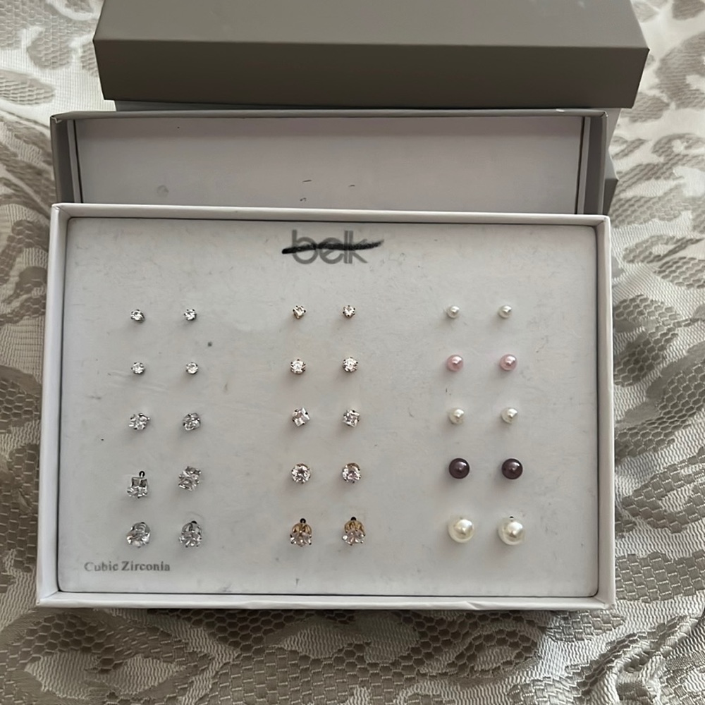 NWT 15 Pair Earnings Gift box Belk Stud Earnings Set